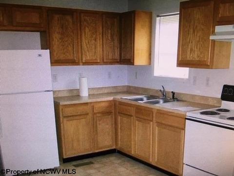 182 N Baxter St, Sutton, WV 26601 photo 3