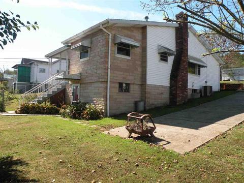 324 Perdue St, Baxter, WV 26560 photo 2