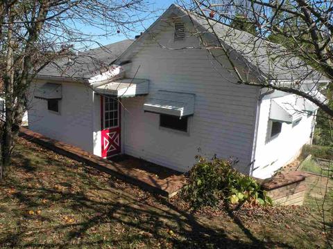 324 Perdue St, Baxter, WV 26560 photo 4