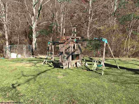 13 Hemlock Dr, Beverly, WV 26253 photo 4