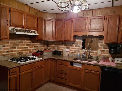 204 Poolside Dr, Mannington, WV 26582 photo 6