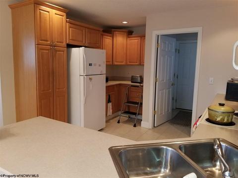 111 Cobblestone Ct, Morgantown, WV 26505 photo 6