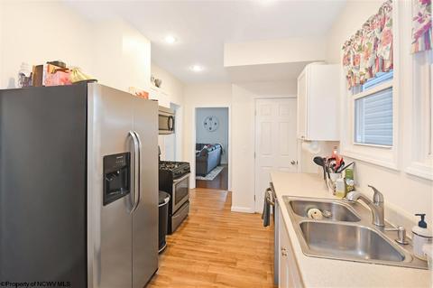 602 E Park Ave, Fairmont, WV 26554 photo 5