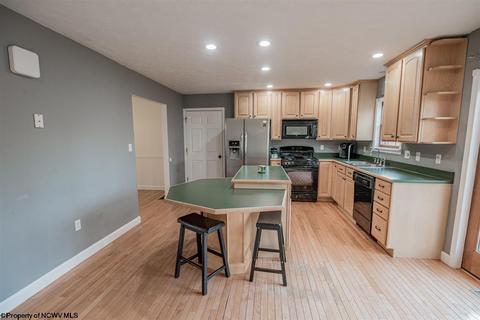 612 Eclipse Dr, Morgantown, WV 26508 photo 4