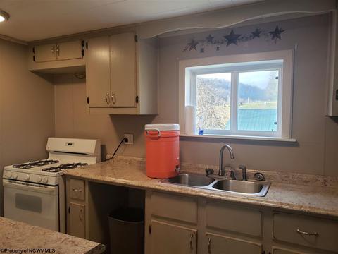 117 Baltimore St, Mannington, WV 26582 photo 6