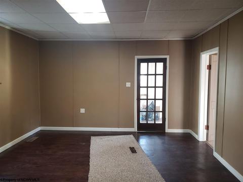 117 Baltimore St, Mannington, WV 26582 photo 3