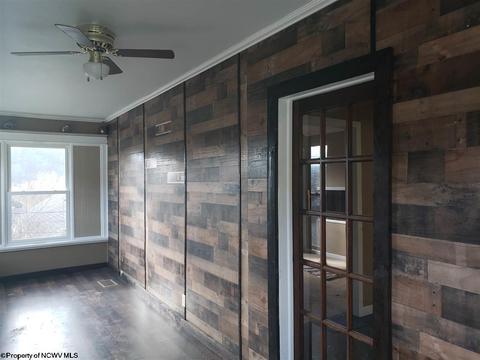 117 Baltimore St, Mannington, WV 26582 photo 2