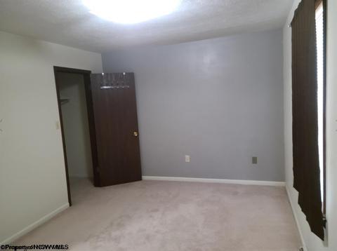 7 Rustic Dr, Morgantown, WV 26508 photo 6