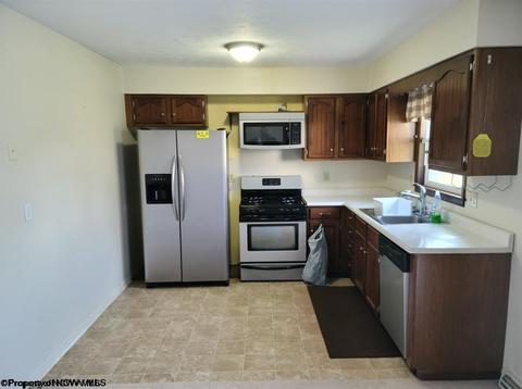 7 Rustic Dr, Morgantown, WV 26508 photo 3