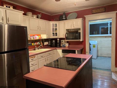 103 S Chestnut St, Sutton, WV 26601 photo 5