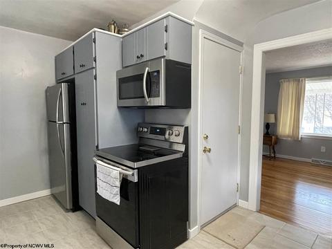 112 E Smith St, Bridgeport, WV 26330 photo 7