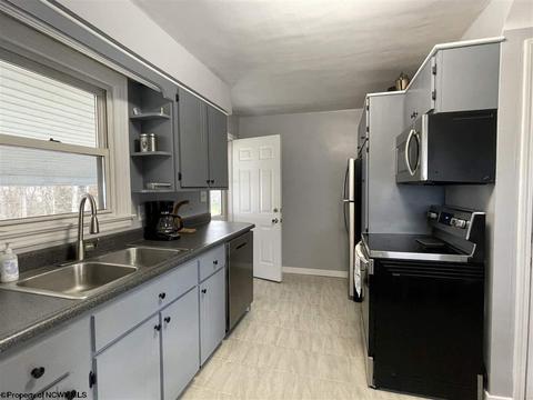 112 E Smith St, Bridgeport, WV 26330 photo 8