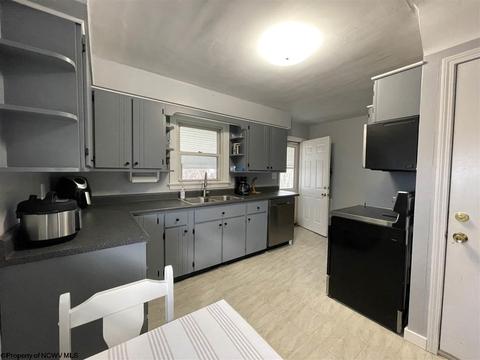 112 E Smith St, Bridgeport, WV 26330 photo 6