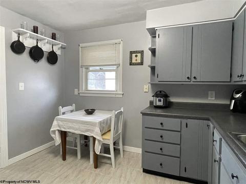 112 E Smith St, Bridgeport, WV 26330 photo 9