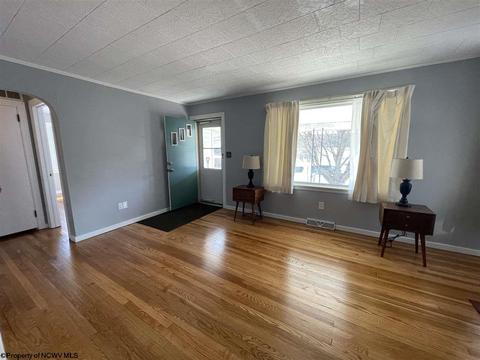 112 E Smith St, Bridgeport, WV 26330 photo 4