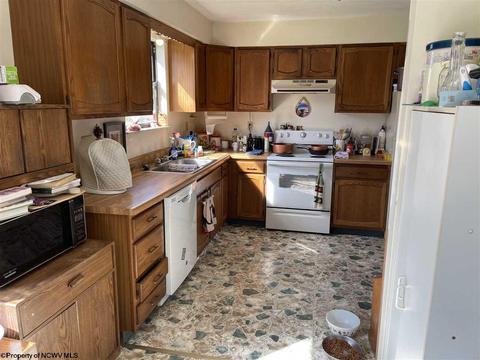 159 Main St, Bretz, WV 26524 photo 9