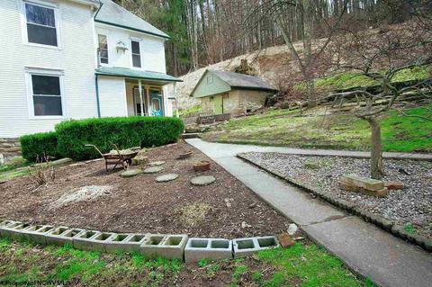 16 Morris St, Salem, WV 26426 photo 3