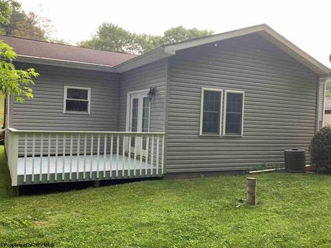 132 Valley St, Salem, WV 26426 photo 4