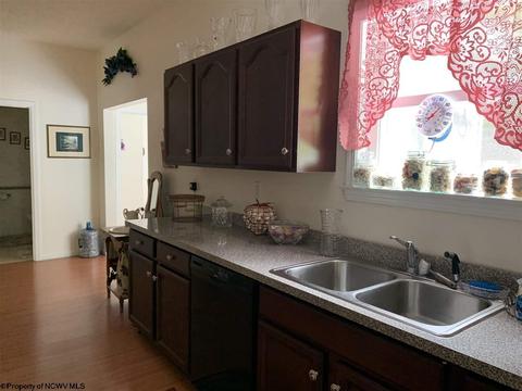 132 Valley St, Salem, WV 26426 photo 8