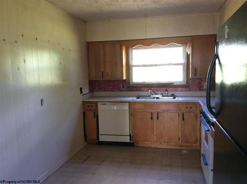 305 Centerville Rd, Rock Cave, WV 26234 photo 2