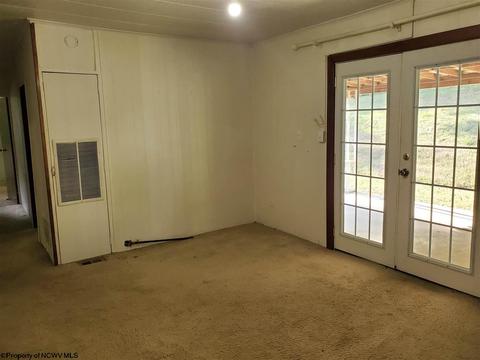 1004 Dickson St, Mannington, WV 26582 photo 8