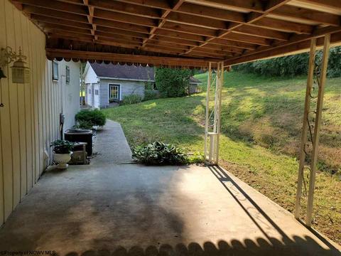 1004 Dickson St, Mannington, WV 26582 photo 3