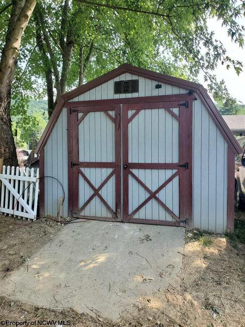 405 Meadow Ave, Mannington, WV 26582 photo 6