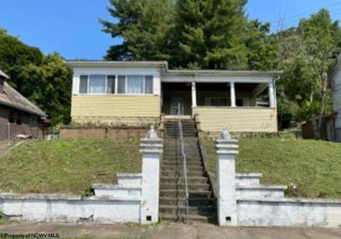 202 Franklin St, Mannington, WV 26582