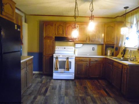 104 Curtin Ave, Sutton, WV 26601 photo 3