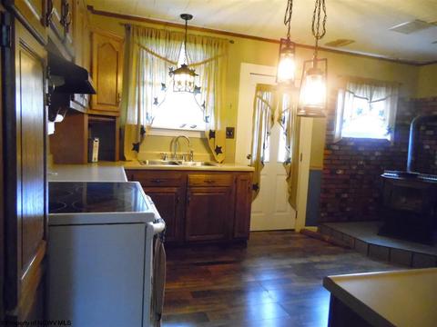 104 Curtin Ave, Sutton, WV 26601 photo 2