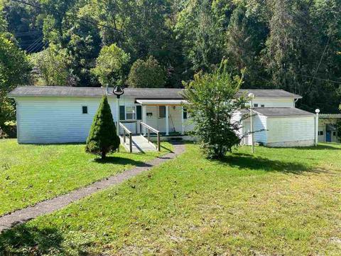 419 S Oak St, Sutton, WV 26601 photo 1