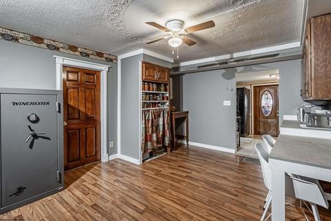 403 E High St, Terra Alta, WV 26764 photo 2