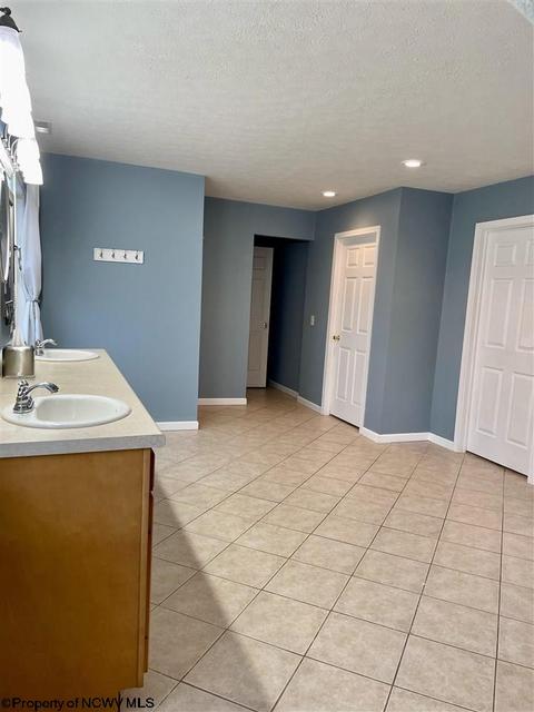 48 Skyview Dr, Mount Clare, WV 26408 photo 10
