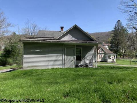 900 Sunset Dr, Mannington, WV 26582 photo 4