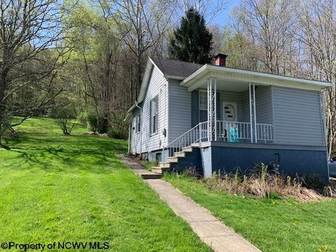 900 Sunset Dr, Mannington, WV 26582 photo 1