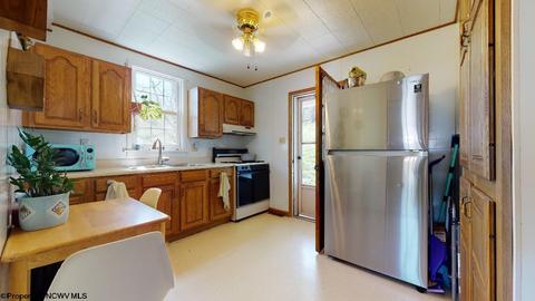 900 Sunset Dr, Mannington, WV 26582 photo 11