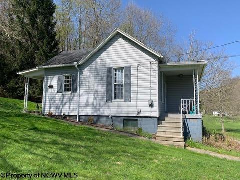 900 Sunset Dr, Mannington, WV 26582 photo 2