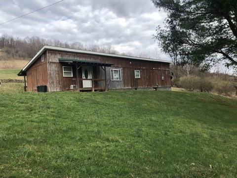 114 Spur Ln, Philippi, WV 26416