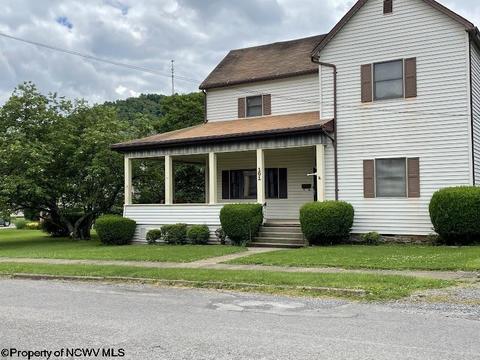 101 Center St, Mannington, WV 26582