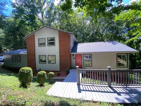 141 Poplar Dr, Morgantown, WV 26505