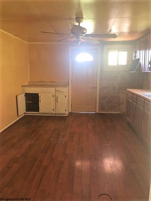 906 Dickson St, Mannington, WV 26582 photo 6