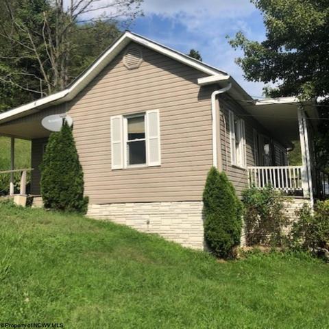 906 Dickson St, Mannington, WV 26582 photo 2