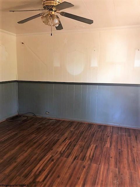 906 Dickson St, Mannington, WV 26582 photo 5