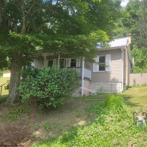906 Dickson St, Mannington, WV 26582 photo 1
