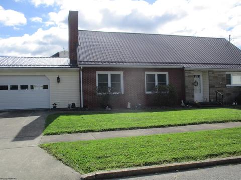 98 Barbour St, Buckhannon, WV 26201