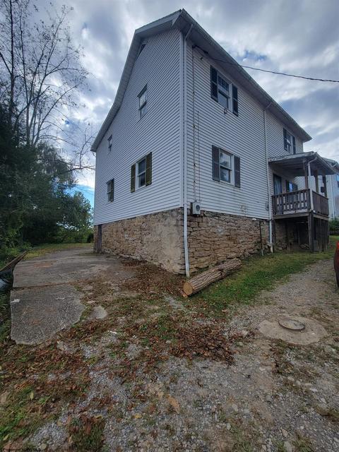 21 Freeland St, Fairmont, WV 26554