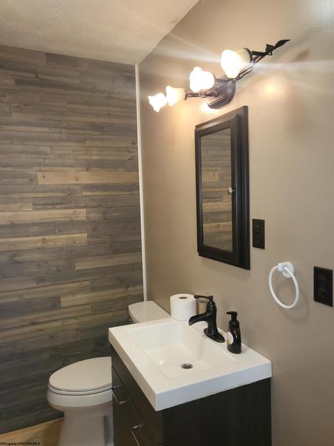 406 James St, Mannington, WV 26582 photo 12