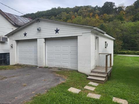 406 James St, Mannington, WV 26582 photo 3