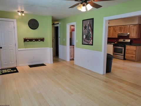 406 James St, Mannington, WV 26582 photo 7