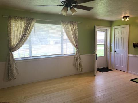 406 James St, Mannington, WV 26582 photo 8